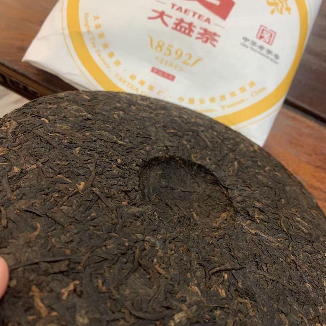 HelloYoungTea 2021 TAETEA Dayi Ripe Pu-erh Tea Recipe 8592 Menghai Yunnan Puer Tea 357g 2101 2021年大益熟普洱 8592配方 勐海云南普洱茶 357克 2101批
