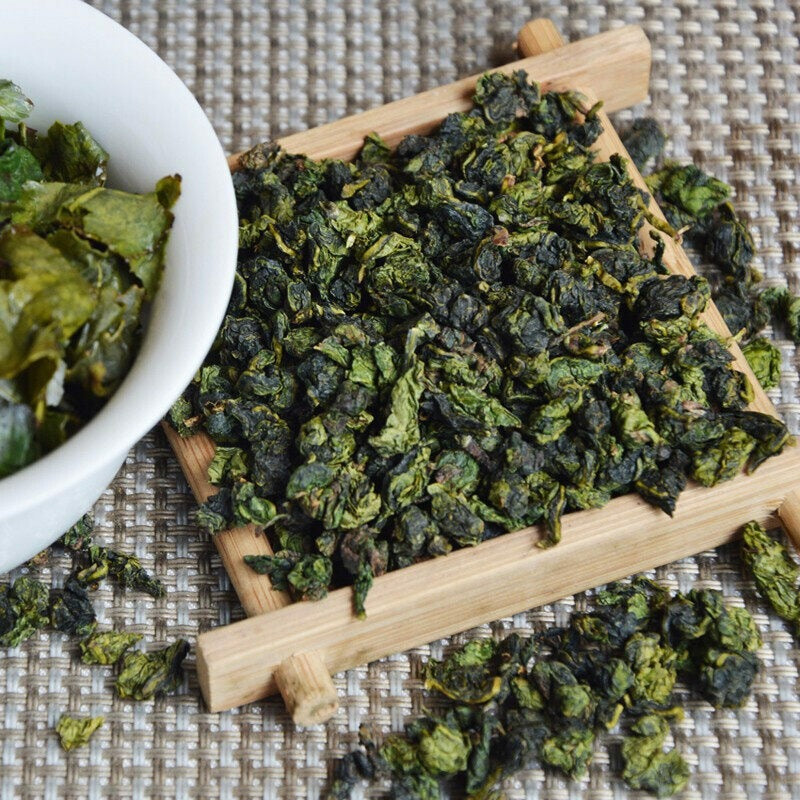 HelloYoung Tie Guan Yin Oolong Tea packaging showing pure tea leaf ingredients and premium loose leaf tea product details