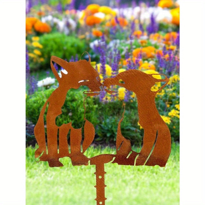 One Pack of Exquisite Animal-themed Metal Garden Decorations: Perfect for Gardens, Courtyards, and Other Outdoor Activity Areas. Features Squirrel, Fox, Raccoon, and Owl-shaped Metal Decor Pieces.Garden Stakes