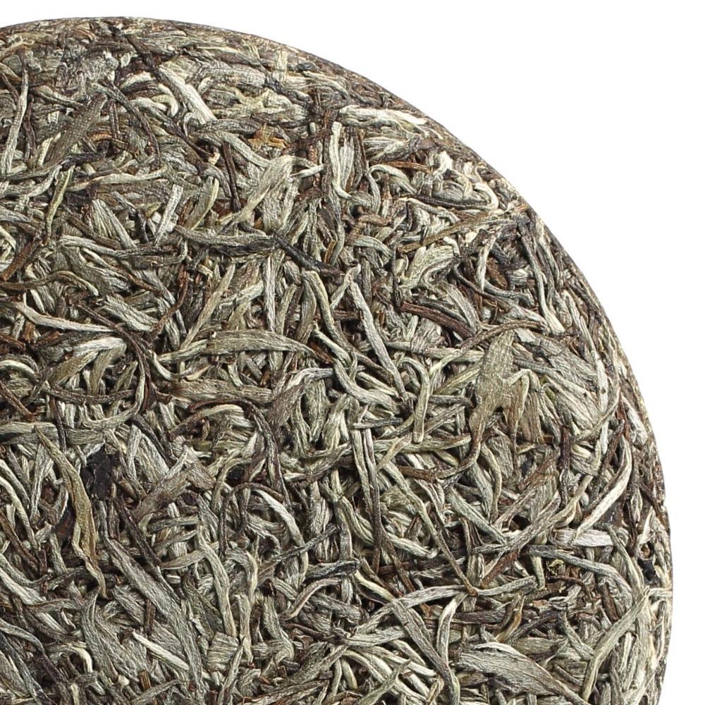 2021 Year 300g Supreme Silver Needle White Tea Cake Fuding Bai Hao Yin Zhen Tips 2021年 300克特级白毫银针白茶饼 福鼎白毫银针芽尖
