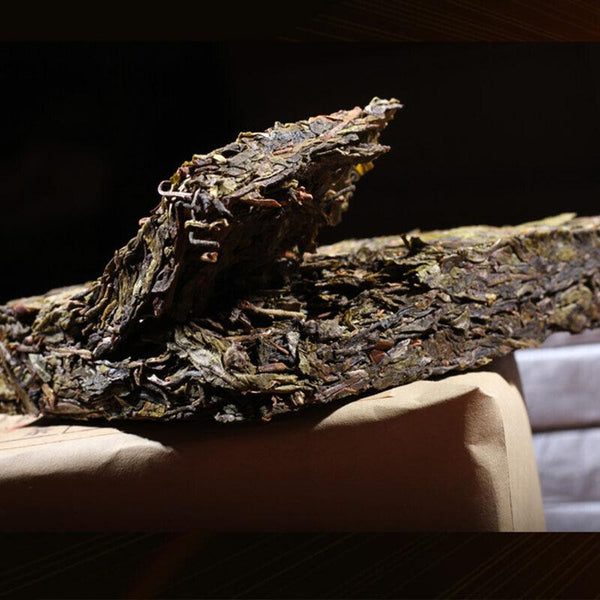 HelloYoungTea 250g Yunnan Pu-erh Raw Tea Icelandic Ancient Tree Raw Tea Brick
