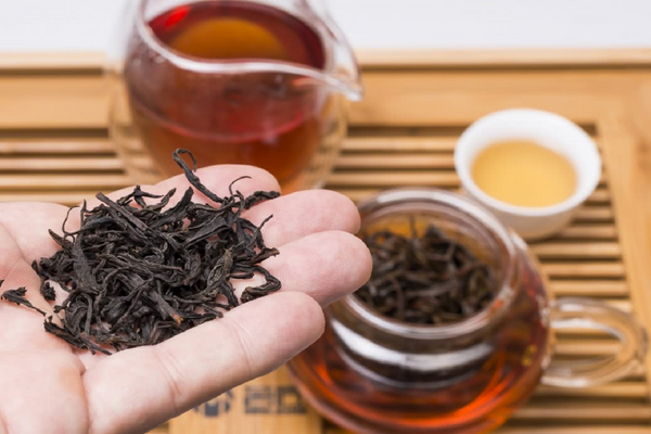 Da Hong Pao oolong tea features traditional tea leaves, natural antioxidants, and premium Wuyi rock tea qualities