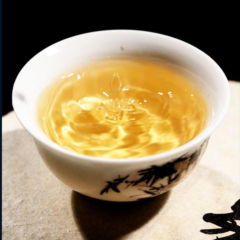 HelloYoungTea 2020 Menghai Yiwu Sheng Pu-erh Spring Raw Tea Cake with Fragrant Honey Orchid 357g