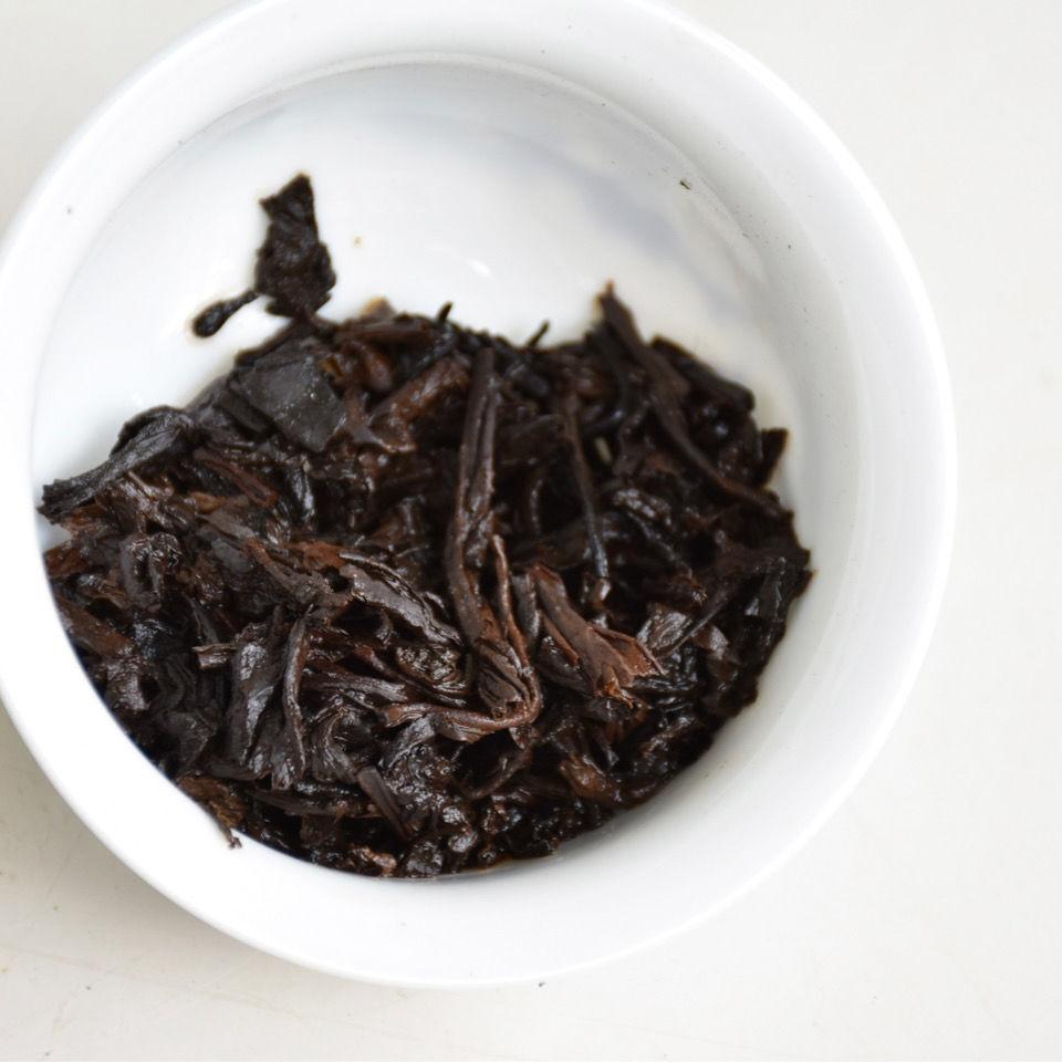 HelloYoungTea Yi Dai Zong Shi * 2021 Haiwan Old Comrade Premium Ripe Pu'er Shu Puer Tea 357g