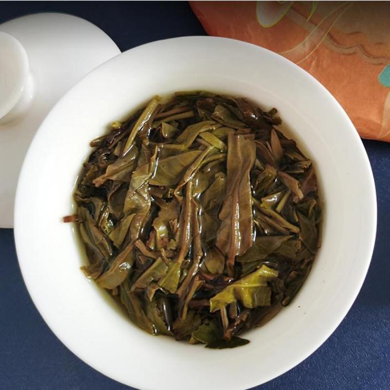 357g Yunnan Pu-erh Tea Laobanzhang Puerh Raw Tea Cake Chinese Pu'er Green Tea 357克云南普洱茶 老班章普洱生茶饼 中国普洱绿茶