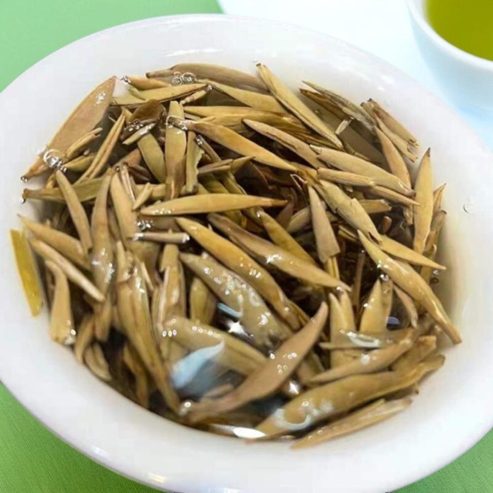 2021 Year 300g Supreme Silver Needle White Tea Cake Fuding Bai Hao Yin Zhen Tips 2021年 300克特级白毫银针白茶饼 福鼎白毫银针芽尖
