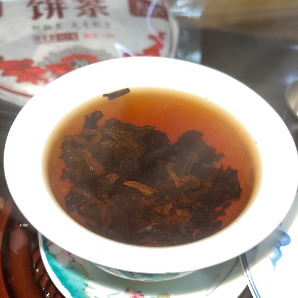 HelloYoungTea 2019 Anniversary Shu Puer Tea 357g"9978", Haiwan Tea Factory Lao Tong Zhi Pu-erh 2019年周年纪念熟普洱 357克“9978”，海湾茶厂老同志普洱茶