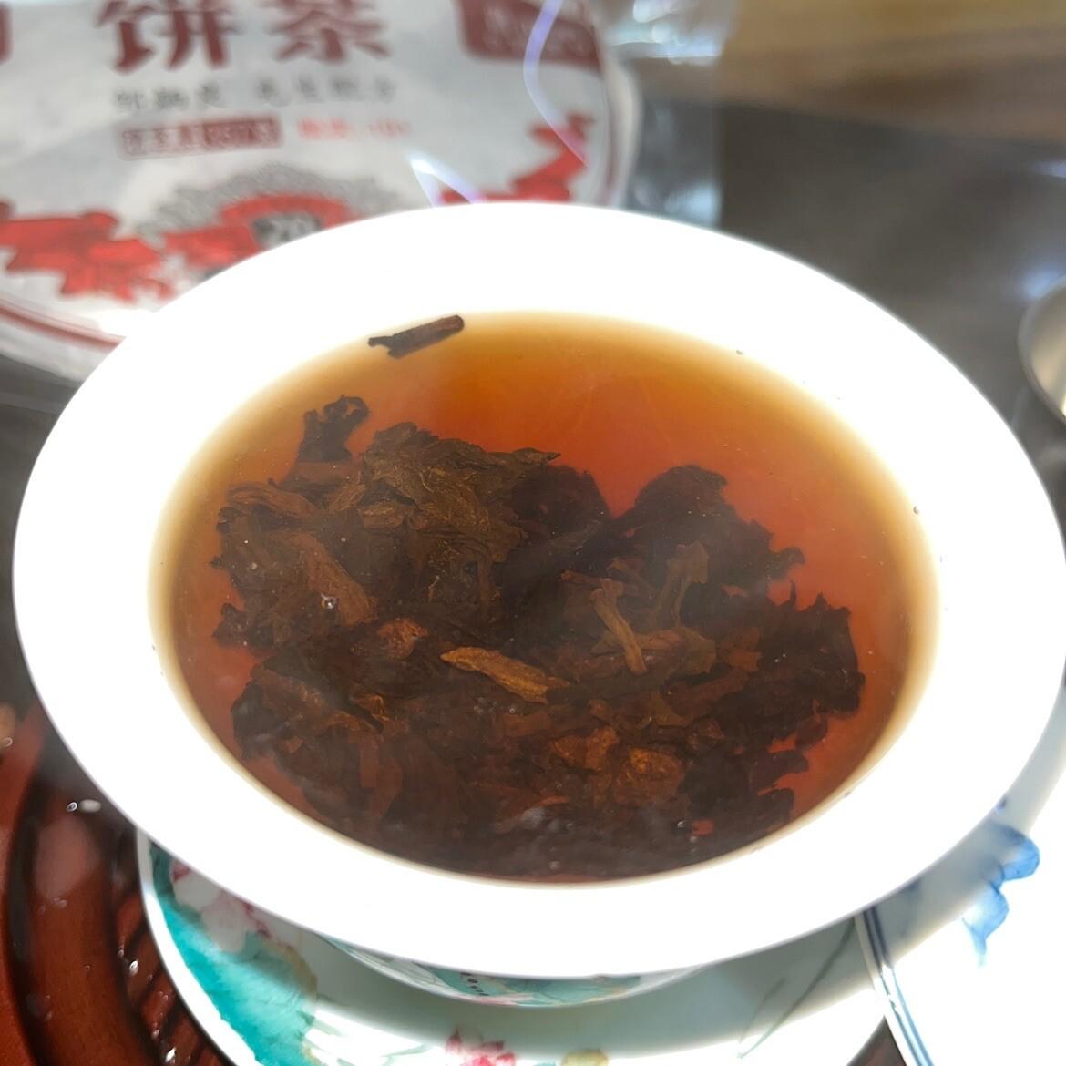 HelloYoungTea 2019 Anniversary Shu Puer Tea 357g"9978", Haiwan Tea Factory Lao Tong Zhi Pu-erh 2019年周年纪念熟普洱 357克“9978”，海湾茶厂老同志普洱茶