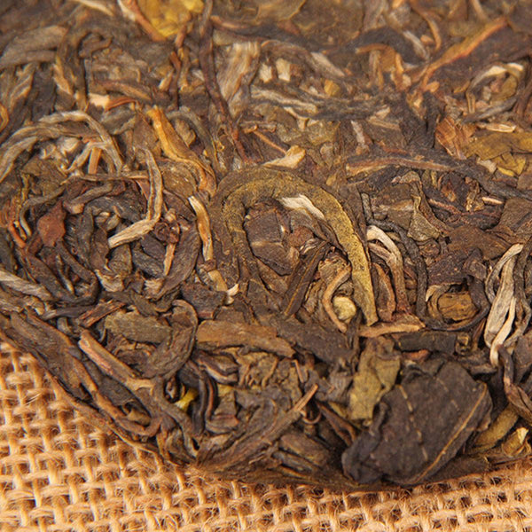 HelloYoung Puerh tea Raw Tea Pie Icelandic Ancient Leaves Seven Sons Tea Green Food Health