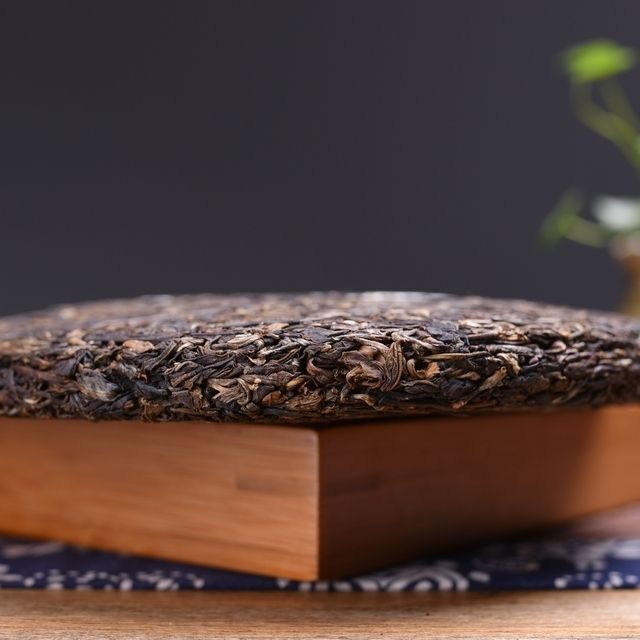 HelloYoung MENGKU Rongshi Mu Ye Chun Pu'er Tea Early Spring Pu-erh Tea Cake 400g Raw