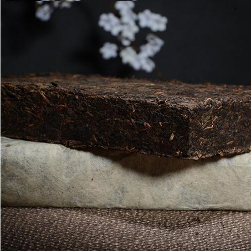 HelloYoung TeaYunnan Cooked Pu-erh Tea Pu'er Black Tea 250g Yiwu Old Tree Puerh Ripe Tea Brick