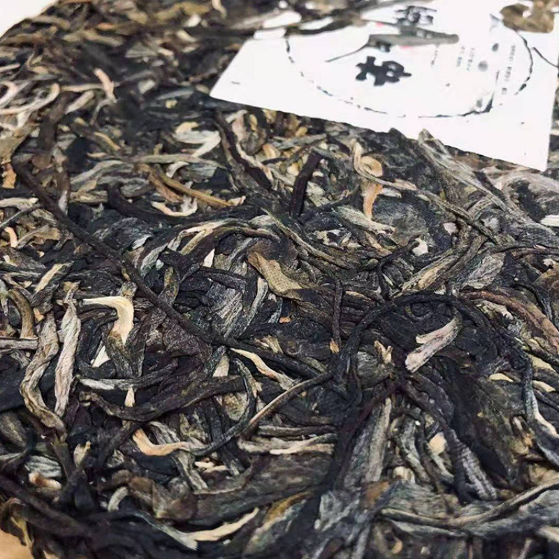 357g Spring Big Leaves Pu-erh Raw Tea Cake Bulang Puerh Shengcha Yunan Pu'er Tea