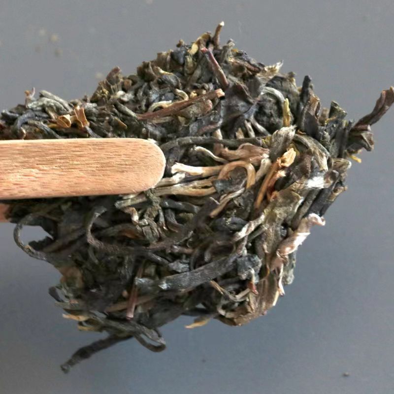 Yunnan Raw Puerh Tea Iceland Pu-erh Raw Tea Cake Big Leaves Pu'er Green Tea 357g Secondary image