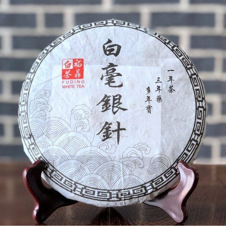 HelloYoung Premium Silver Needle White Tea Cake Chinese Organic Bai Hao Yin Zhen Cha 300g Main image
