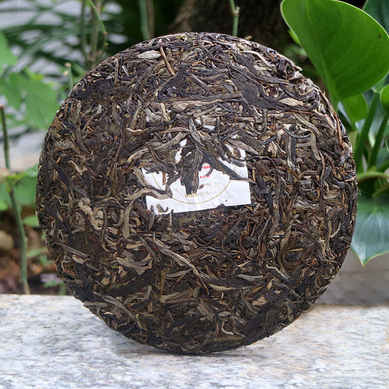 Thé cru Pu'er du Yunnan brun classique gâteau au thé cru thé Pu'er 357g Secondary image