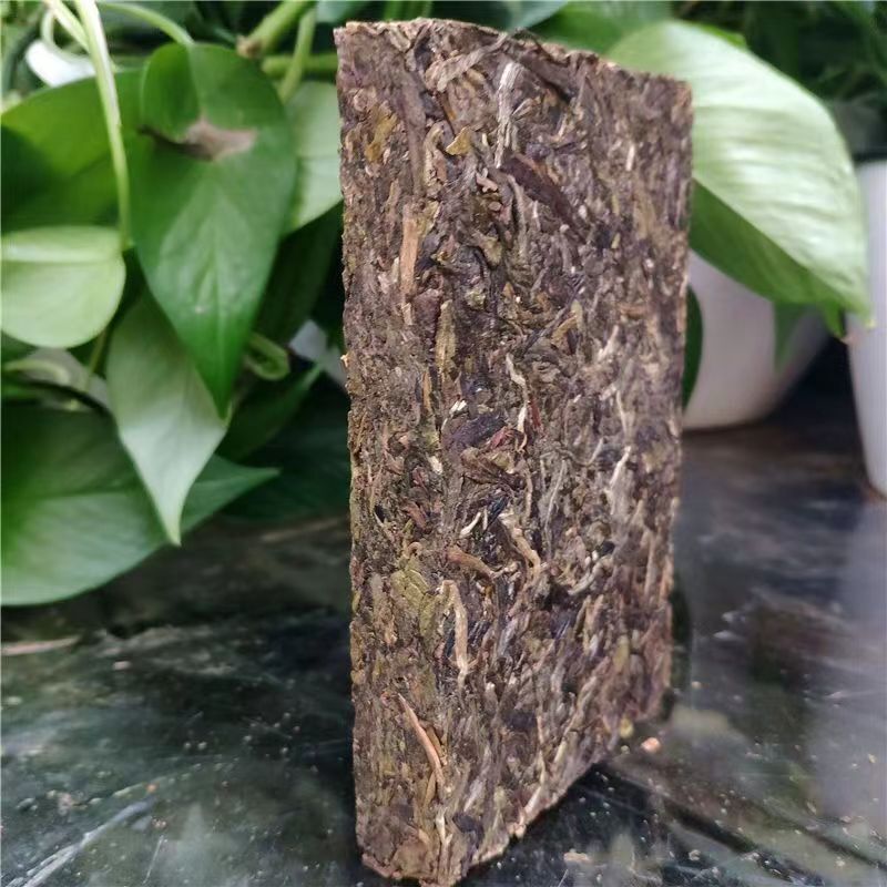 250g Yunnan Raw Pu'er Tea Brick Lincang Golden Leaf Puerh Tea Big Leaves Pu-erh Secondary image