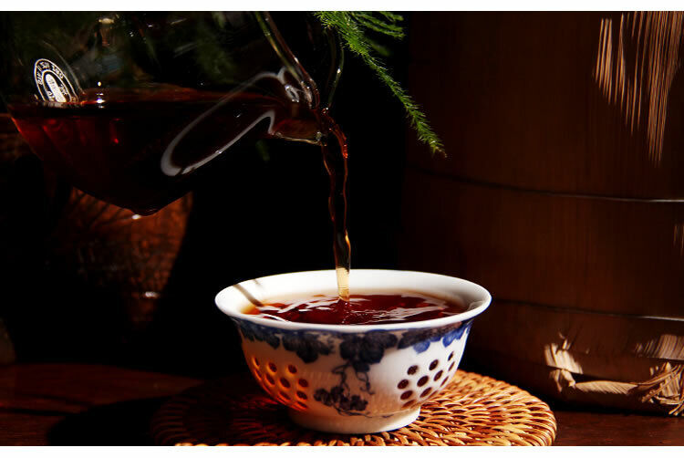 HelloYoung Yunnan Menghai Banzhang Tribute Golden Buds Pu'er Tea Cake 357g Ripe Puerh