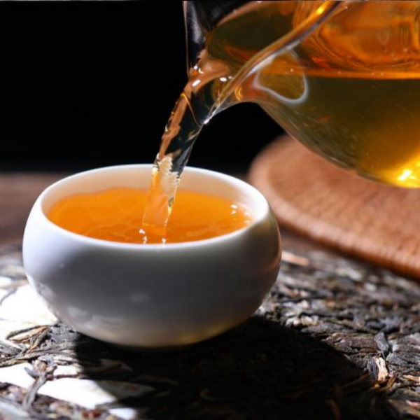 Gâteau au thé Pu'er du Yunnan Yiwu 357g thé cru Pu'er du début du printemps