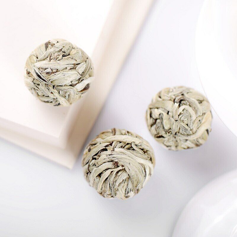 HelloYoung Yunnan High Mountain Old Tree White Tea Handmade Yue Guang Bai Dragon Ball Moon Main image