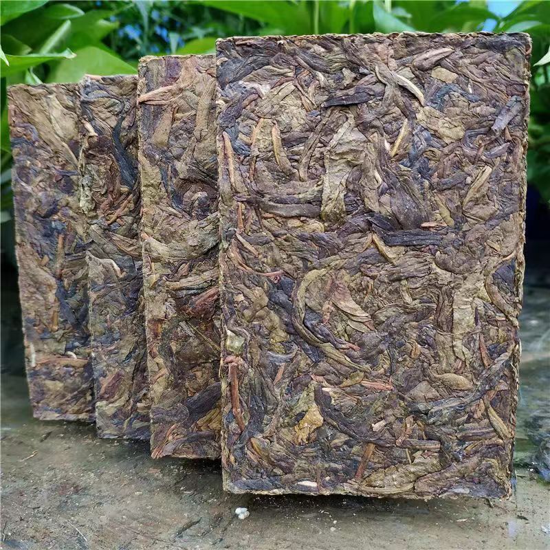 HelloYoung Golden Leaf Puerh Sheng Tea Yunnan Old Tree Pu-erh Tea 250g Pu'er Tea Brick