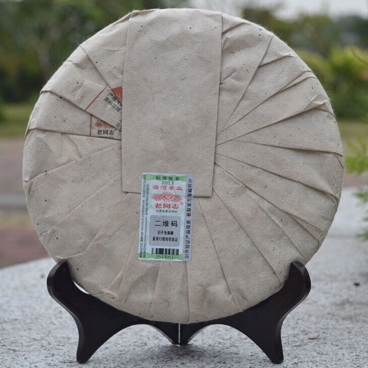 HelloYoung Haiwan Old Comrade Liang Zai Pin Ancient Tree Pu-erh Pu'er Tea Ripe 400g
