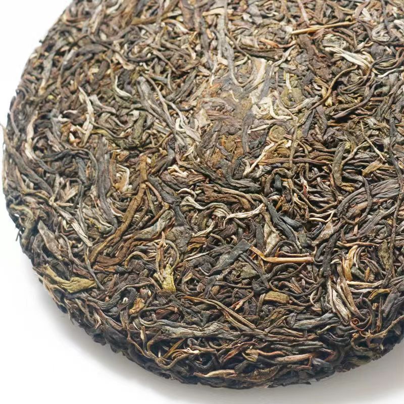 357g Bulang Mountain Pu-erh Raw Tea Cake Yunnan Puerh Sheng Tea Pu'er Green Tea Secondary image