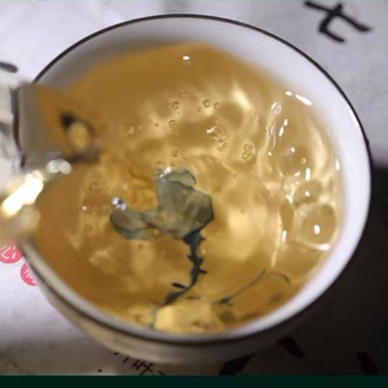 357g Ou'er Raw Tea Laobanzhang Pu-erh Tea Cake Menghai Organic Puerh Green Tea Secondary image
