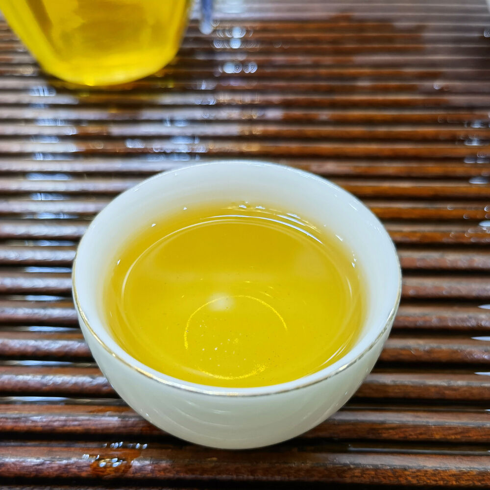 HelloYoung Puerh Sheng Tea Pu'er Green Tea 357g Menghai Pu-erh Tea Cake Xigui Old Tree