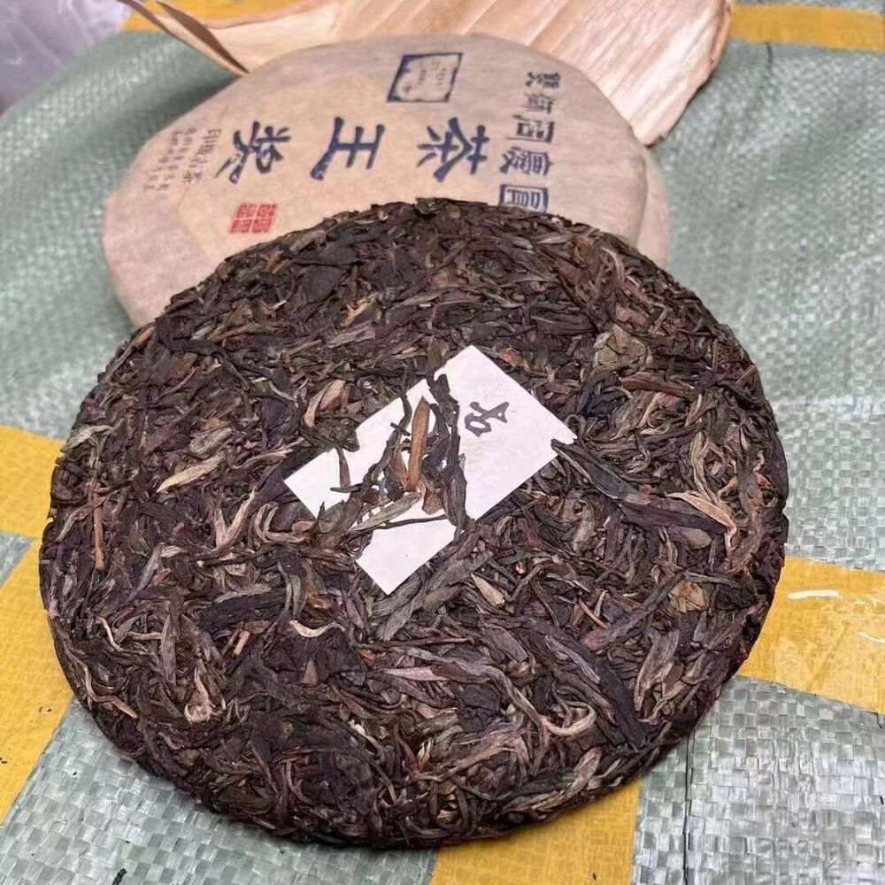 357g Yunnan Raw Puerh Tea Tongqinghao Raw Pu'er Cake Tea Aged Pu-erh Tea Secondary image