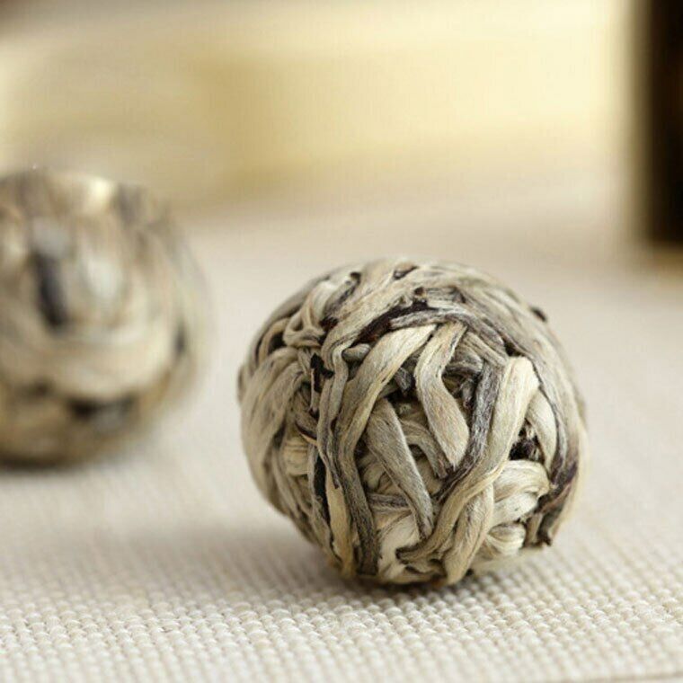 HelloYoung Yunnan High Mountain Old Tree White Tea Handmade Yue Guang Bai Dragon Ball Moon Secondary image