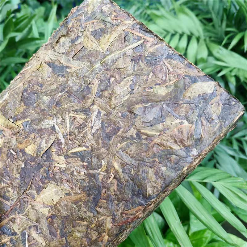 HelloYoung Golden Leaf Puerh Sheng Tea Yunnan Old Tree Pu-erh Tea 250g Pu'er Tea Brick