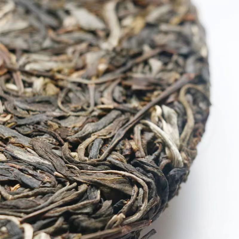 357g Bulang Mountain Pu-erh Raw Tea Cake Yunnan Puerh Sheng Tea Pu'er Green Tea