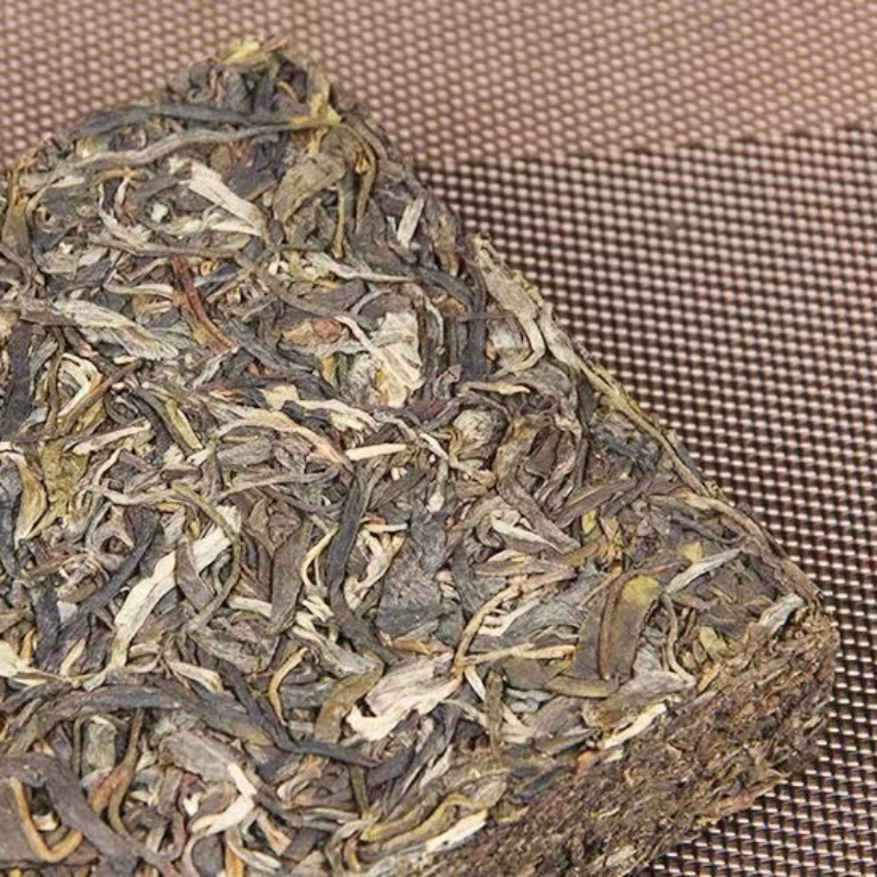 1000g Yiwu Old Tree Puerh Raw Tea Brick Peacock Yunnan Puerh Tea Pu'er Green Tea Secondary image