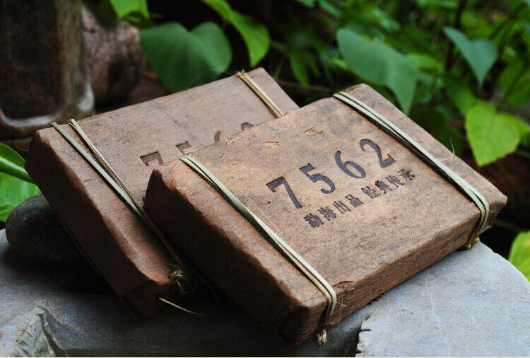 HelloYoung Chinese Menghai 7562 Ripe Puer Shu Pu'er Brick Pu-erh 250g Bamboo Leaf Pack