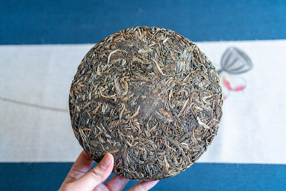 357g Iceland Pu'er Tea Raw Tea Yunnan Ancient Tree Tea Organic Healthy Tea Cake