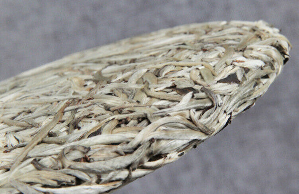 HelloYoung Silver Needle White Tea Ancient Tree Yunnan Moonlight White Single Bud 357g