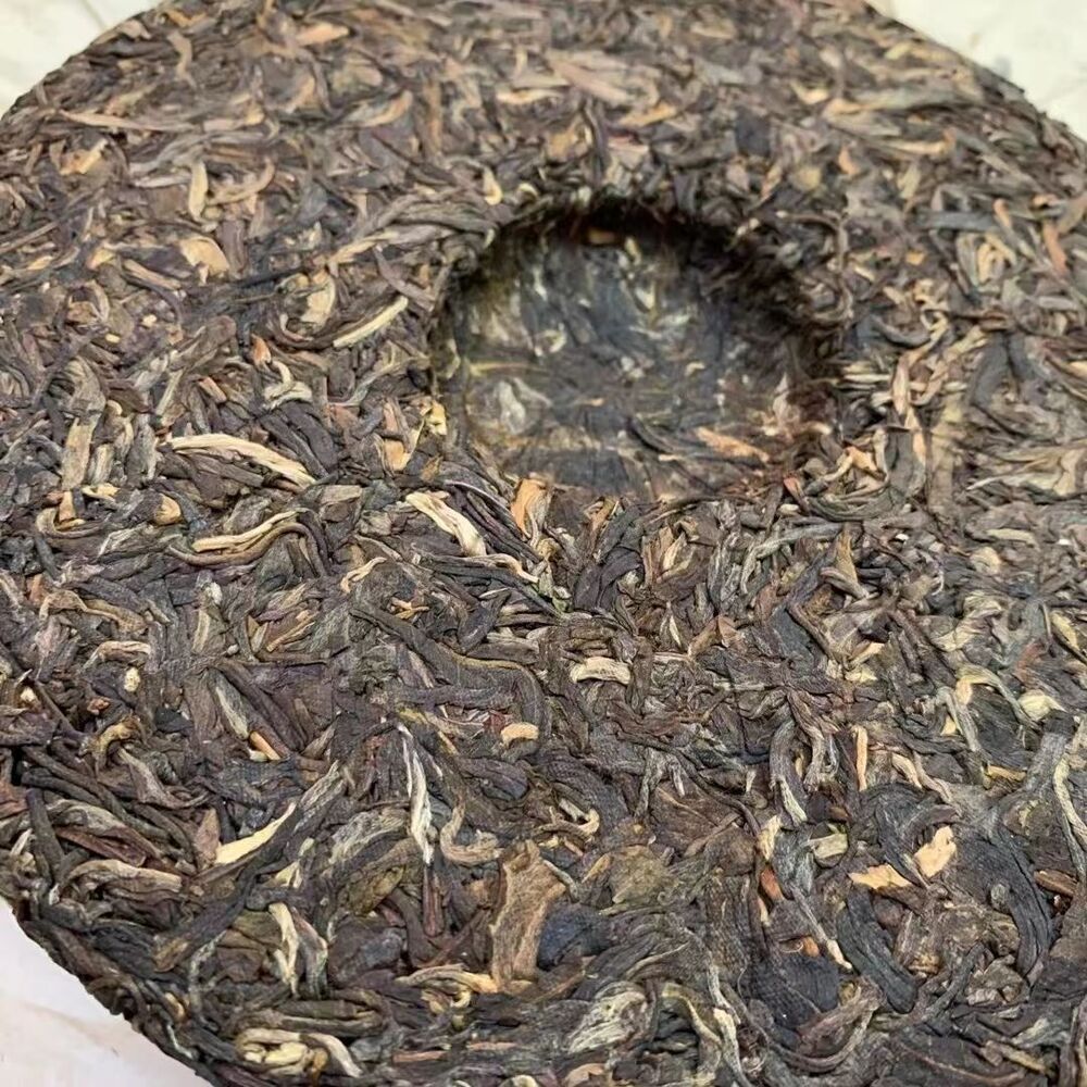Banzhang Pu-erh Raw Tea Cake Chinese Puer Tea 357g 2002 Yunnan Aged Puerh Tea