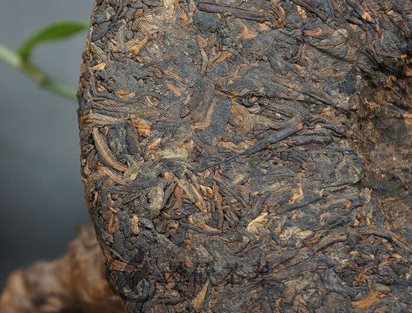 HelloYoung 15 Anniversary Chen Xiang * Lao Tong Zhi Haiwan Old Comrade Ripe Puer 357g