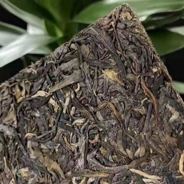 250g Iceland Puerh Raw Tea Brick 2008 Mengku Pu-erh Sheng Tea Yunnan Pu'er Tea