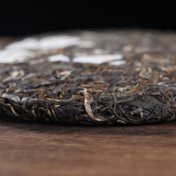 357g Yunnan Yiwu Puerh Raw Tea Cake Early Spring Pu-erhshengcha Pu'er Green Tea