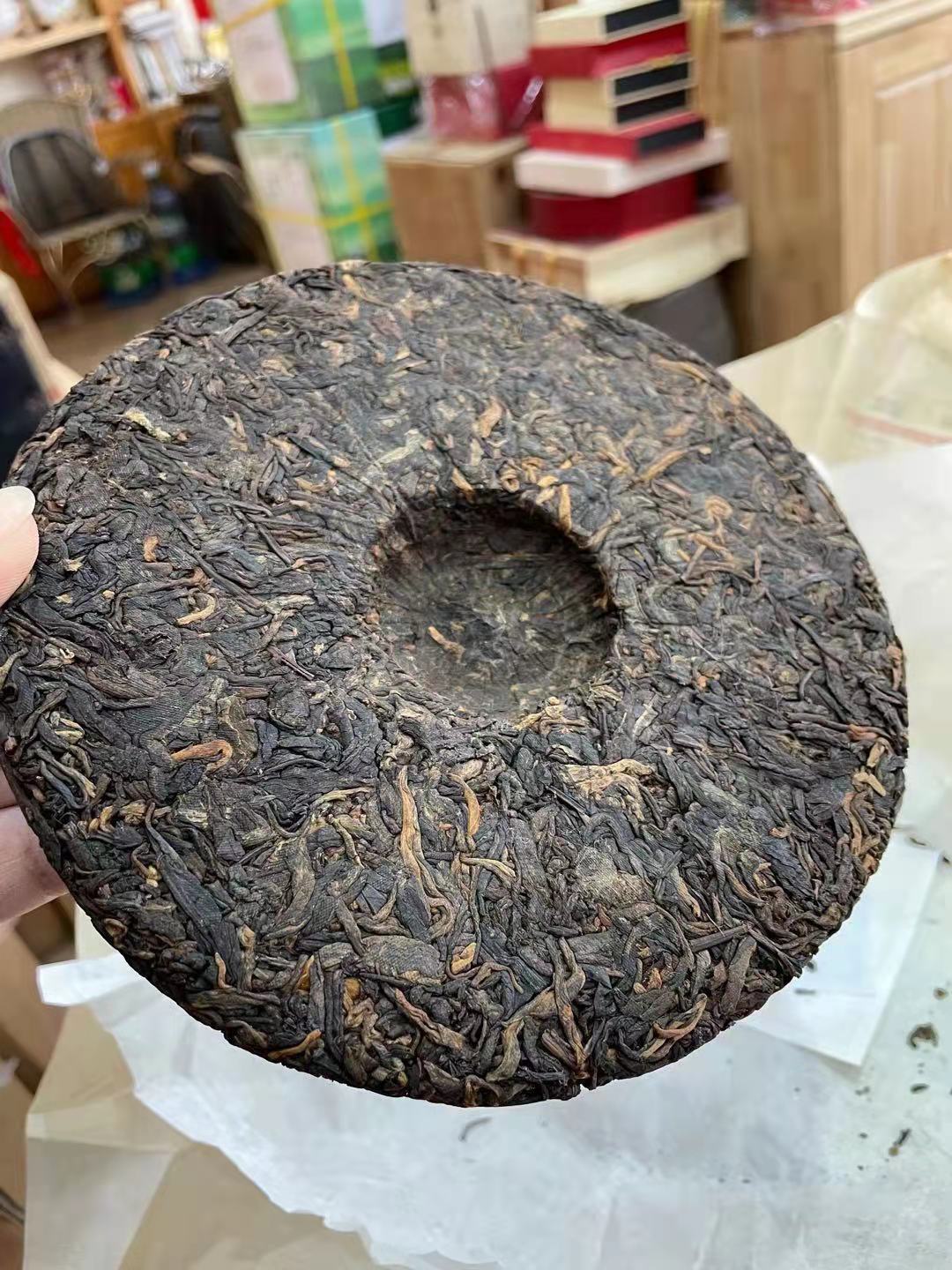 HelloYoung Yi Dai Zong Shi * Haiwan Old Comrade Premium Ripe Pu'er Shu Puer Tea 357g
