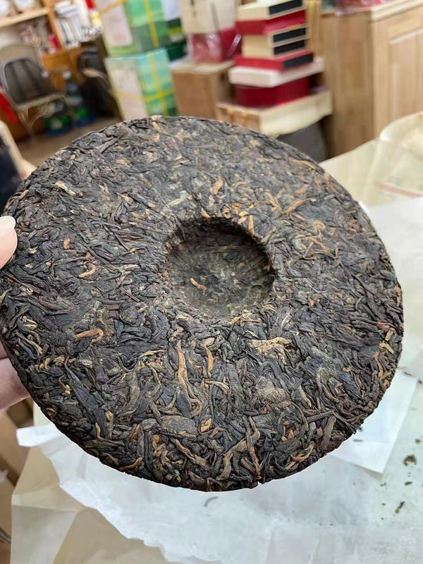 HelloYoung Yi Dai Zong Shi * Haiwan Old Comrade Premium Ripe Pu'er Shu Puer Tea 357g