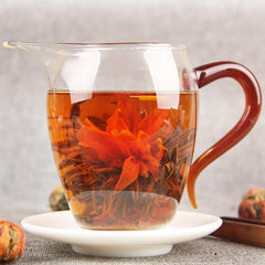 HelloYoung TeaYunnan Black Tea Fengqing Dianhong Handmade Lily Hydrangea Ball Tea 100g