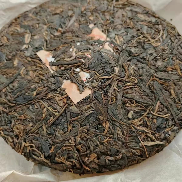 357g Yiwu Aged Pu-erh Raw Tea Old Puerh Raw Tea Cake Ancient Tree Pu'er Tea