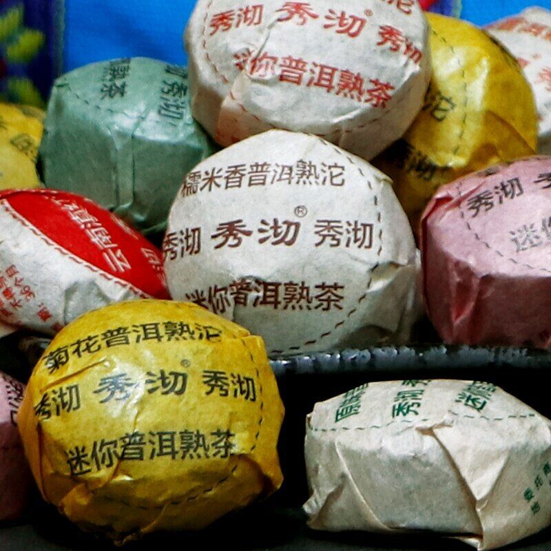 HelloYoung 50pcs10 Different Flavors Mini Yunnan Tea Chinese Tea Chai with Gift Bag