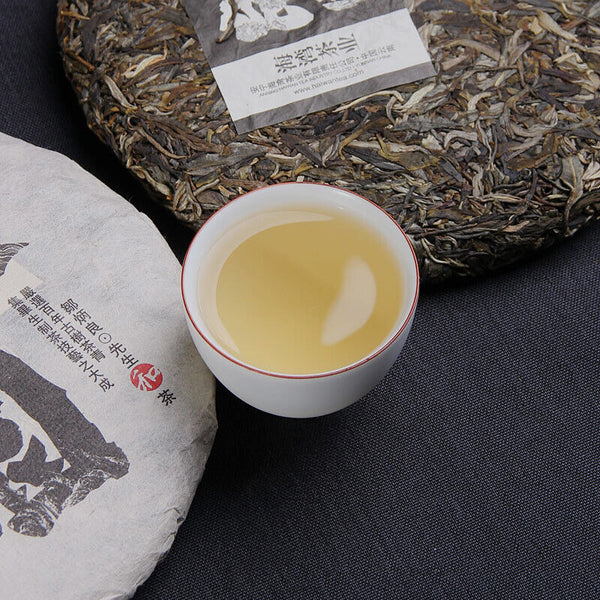 HelloYoung Yunnan Pu'er Tea Liangpin Series Haiwan Old Comrade Liangyuan Raw Cake 400g