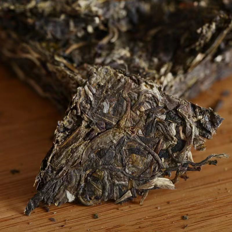 250g Yunnan Raw Pu'er Tea Brick Lincang Golden Leaf Puerh Tea Big Leaves Pu-erh