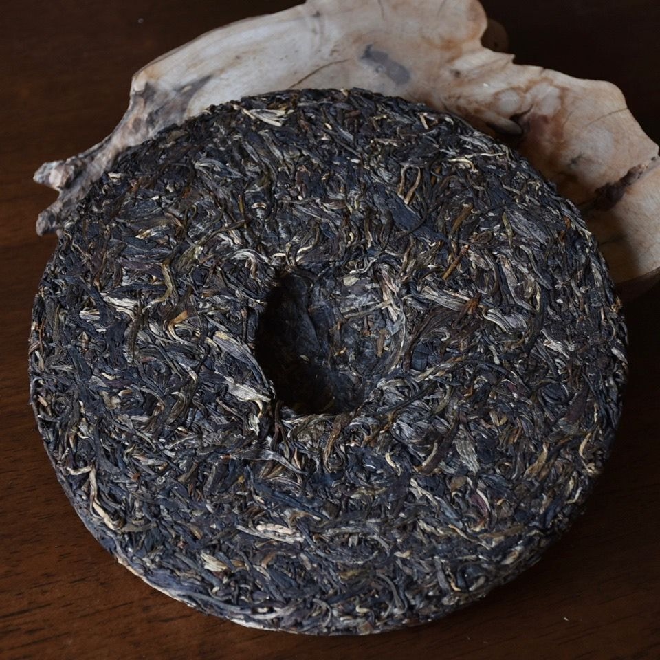 HelloYoung Mengku Rongshi Puerh Tea"Qiao Mu Wang" (King Arbor) Aged Shen Puer Tea 500g