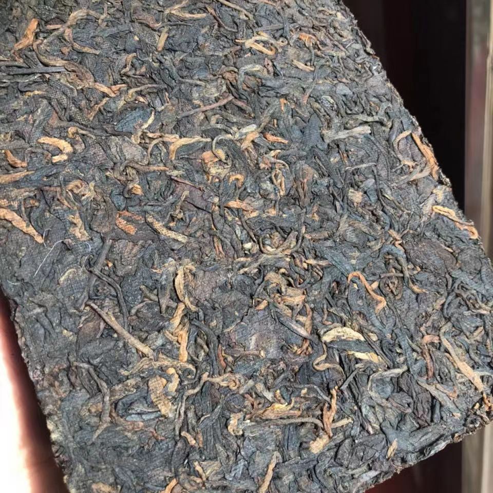 Yunnan Cooked Pu'er Tea Brick 7562 2003 Old Puerh Ripe Tea Pu-erh Brick Tea 250g Secondary image