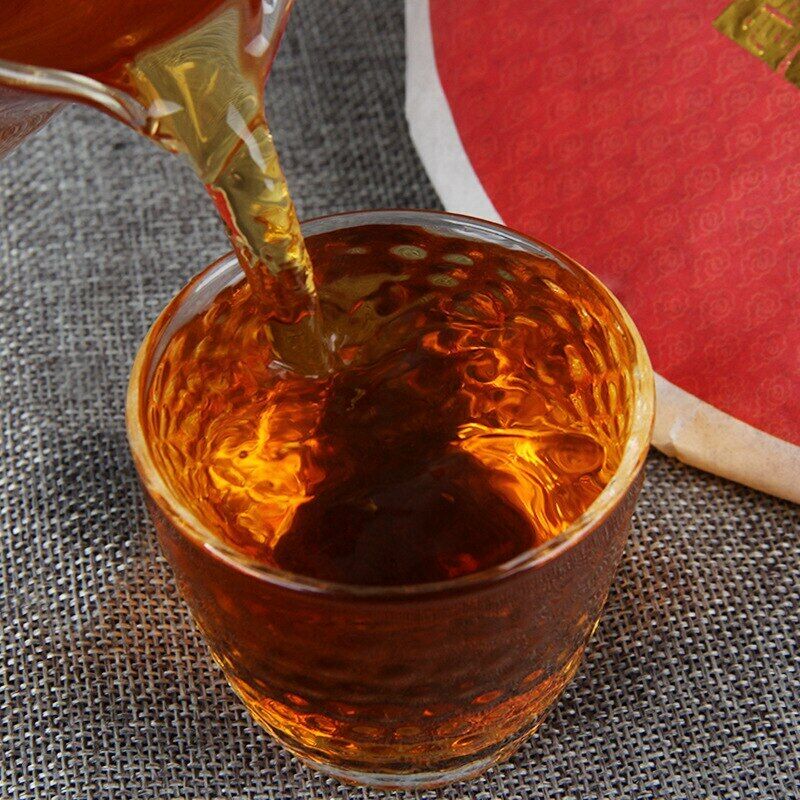 HelloYoung TeaYunnan Black Tea Old Tree 357g Ancient Tree Dianhong Tea Cake